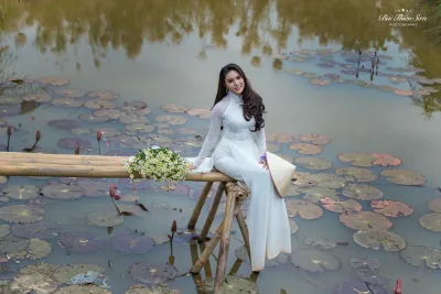 Girl xinh áo dài trắng e ấp [EUWQV0]
