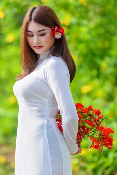 Loạt ảnh áo dài trắng hoài cổ hoa [F8SAPQ]