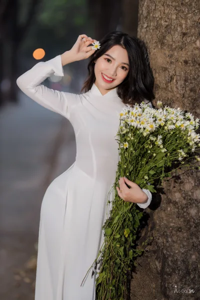 Truyền thống áo dài trắng thanh lịch hoa [FOXGG2]