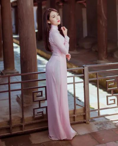 Hài hòa áo dài trắng cổ kính [1MEXAF]