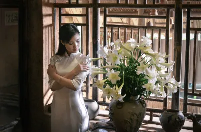 Áo dài trắng thanh thoát sức hút [ZRUT1D]