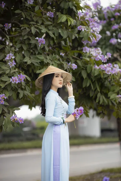 Áo dài trắng cách tân hoa tinh tế [ZMK0O4]