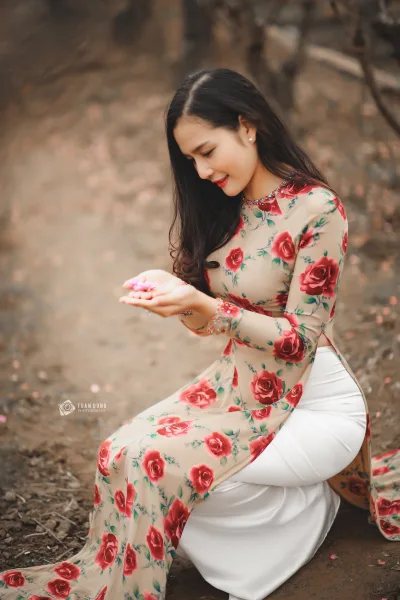 Áo dài họa tiết trang nhã áo dài họa tiết [UZVFHC]