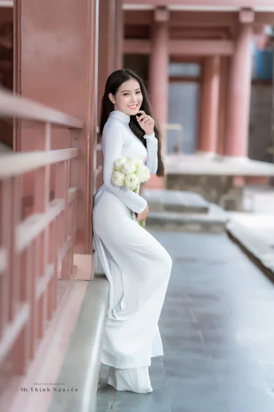 Áo dài trắng bộ ảnh hoa vẻ đẹp Việt Nam [7ELGYP]