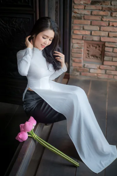 Nền nã áo dài trắng hoa sen [DE6G9O]