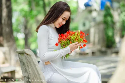 Rạng rỡ áo dài trắng ghế đá [YREJ3Z]
