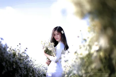 Hình nền áo dài trắng đằm thắm hoa [MLDHEY]