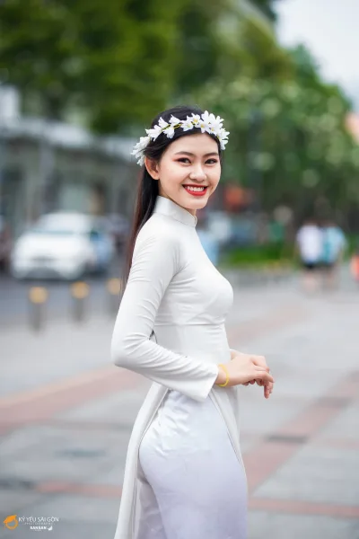 Áo dài trắng nổi bật [V89AC9]