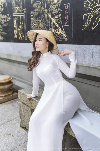 Áo dài trắng nón lá thướt tha [STRBBO]