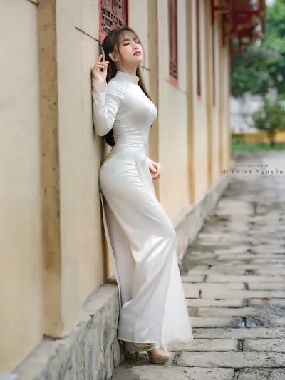 Áo dài trắng nổi bật góc ngang [WJNLN8]