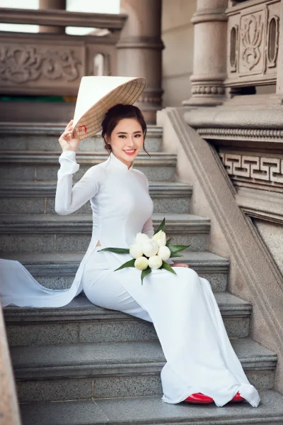 Đằm thắm áo dài trắng hoa [42U4GP]