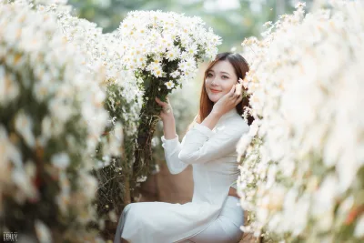 Áo dài trắng hài hòa hoa [9IXYZH]