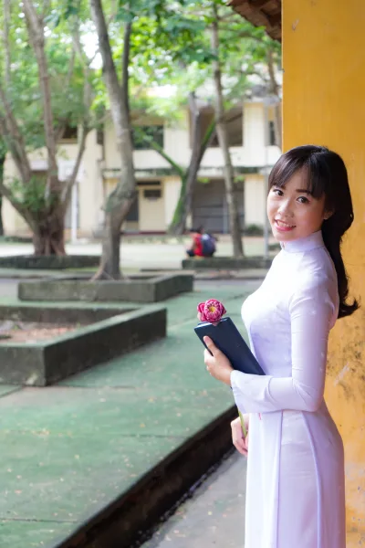 Áo dài trắng bộ ảnh sân trường cuốn hút [XU8RVS]