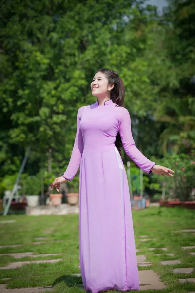 Áo dài trắng thanh lịch thướt tha [GRQ7BQ]