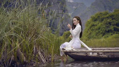 Áo dài trắng quý phái bên h? [BTTMDZ]