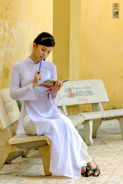 Áo dài trắng ghế đá kiêu sa [GUZYH0]