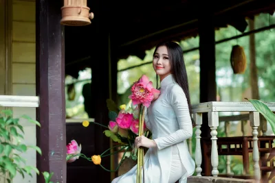 Áo dài trắng khoảnh khắc hoa sen thanh thoát [TMCZHP]