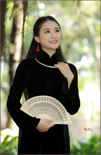 Áo dài trắng thanh thoát [JFI3VW]