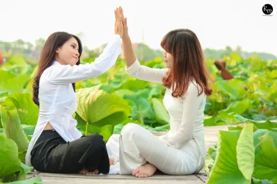 Áo dài trắng ảnh nền hoa sen thanh nhã [EX0C8S]