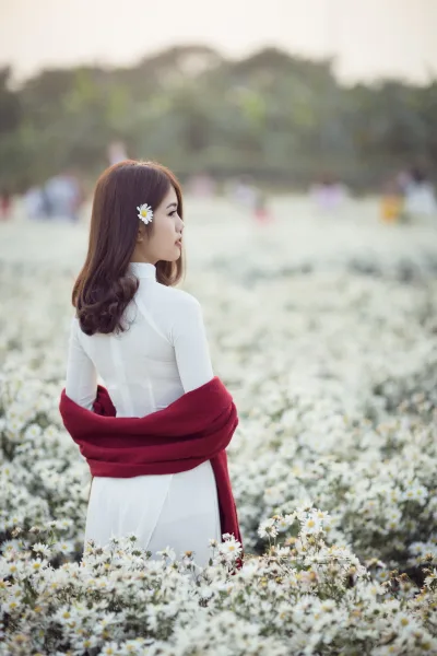 Vẻ đẹp áo dài trắng dịu dàng hoa [ELNKOY]