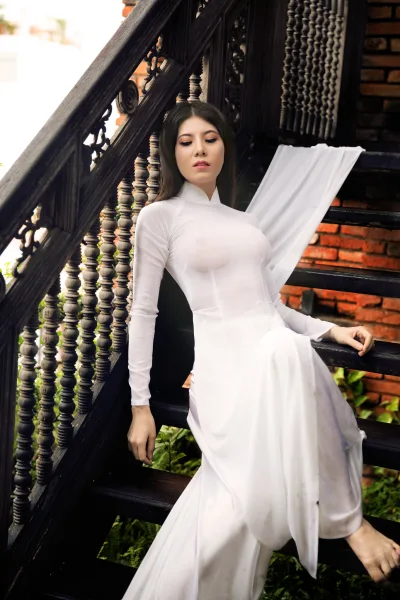 Áo dài trắng nằm yêu kiều [MZYPER]