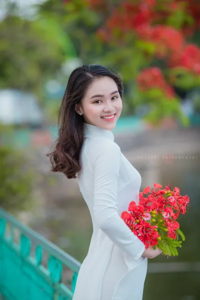 Áo dài trắng hoa phượng thanh tao [THRDDM]