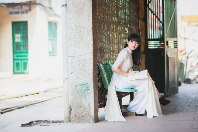 Áo dài trắng thanh thoát [9HNLVH]