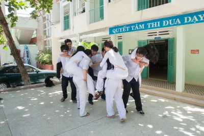 Áo dài trắng truyền thống bồng bế rạng rỡ [PTQOYL]