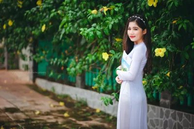 Áo dài trắng mong manh hoa [MNAXUN]