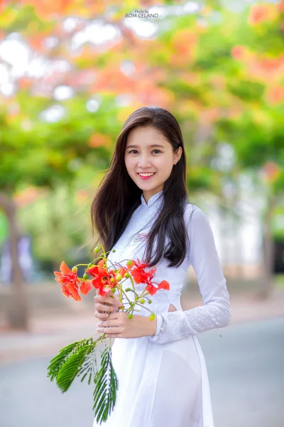 Áo dài trắng hình ảnh nữ sinh trang nhã [XHCFIF]