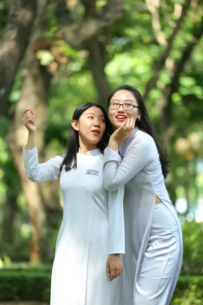 Áo dài trắng thiếu nữ mắt kính hiện đại [KLVN36]