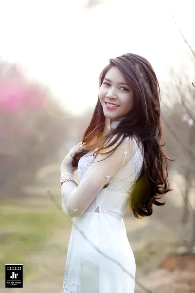 Áo dài trắng hiện đại [2ONXVM]