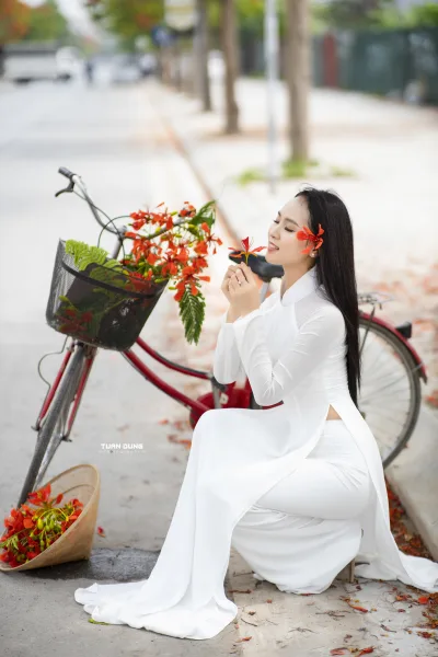 Đằm thắm áo dài trắng hoa phượng [DSQUDU]