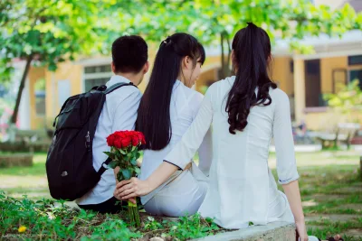 Áo dài trắng hình nền kỷ yếu dịu dàng [VKUKKD]