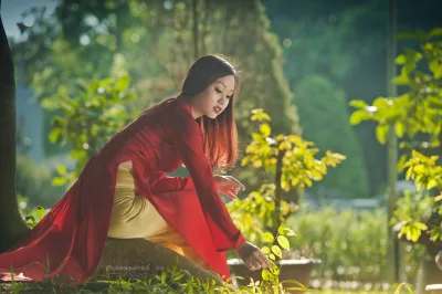Thiếu nữ áo dài đỏ tinh tế áo dài đỏ [OWWJLB]
