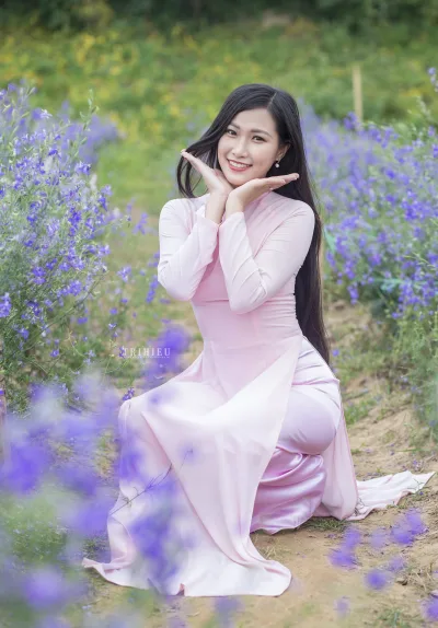 Vẻ đẹp áo dài áo dài hồng mong manh hoa [B96OQX]