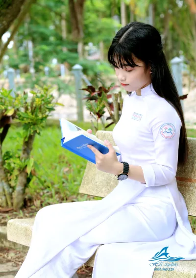 Duyên dáng áo dài trắng ghế đá [Z00JSG]