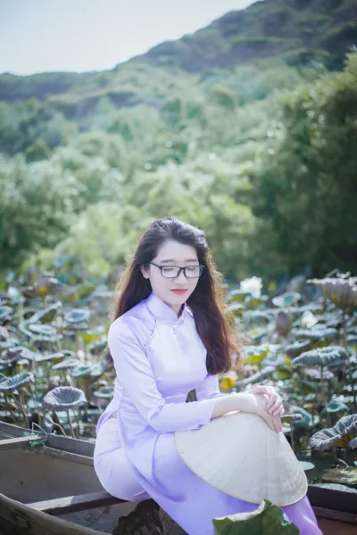 Ảnh áo dài trắng trang nhã nón lá [GZYWVP]