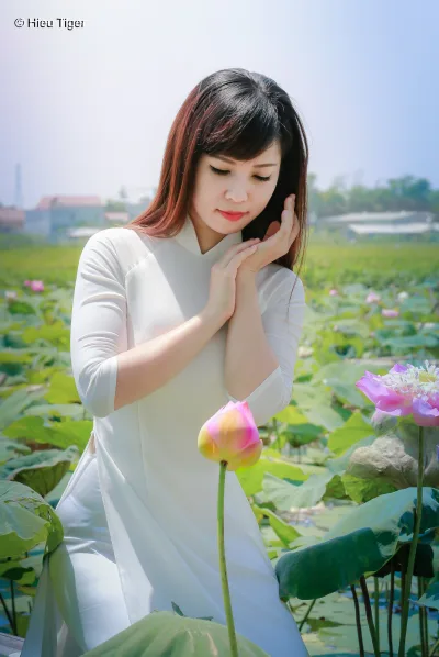 Áo dài trắng hoa sen quý phái [YMDYA5]