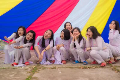 Áo dài trắng nền nã kỷ yếu [QRZXWR]
