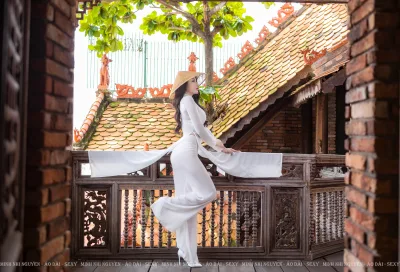 Áo dài trắng thanh lịch nón lá [RN5AER]