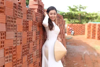 Áo dài trắng nữ sinh thanh nhã [A8WYWF]