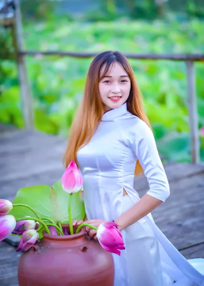 Nét Việt áo dài trắng hoa sen [TUGA5J]