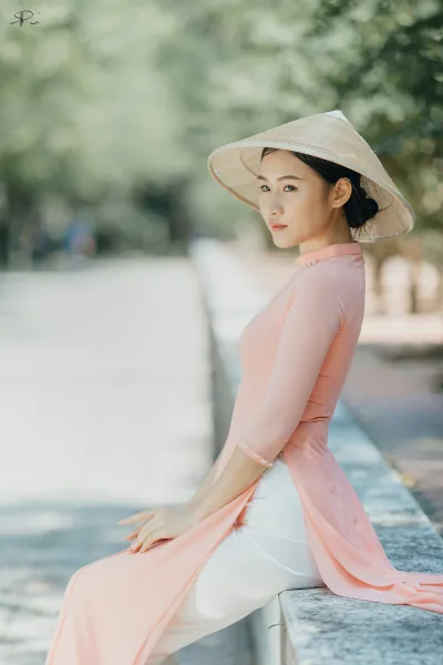 Áo dài trắng đậm chất Việt nón lá [SIBKLE]