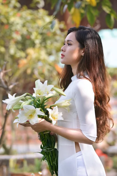 Áo dài trắng hoa đậm chất Việt [37VGY9]
