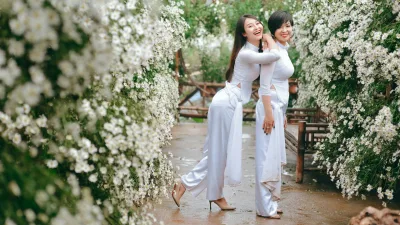 Áo dài trắng thanh tao chị chị em em [Z1S4RX]