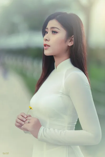Thiếu nữ áo dài trắng duyên dáng [BMCQSX]
