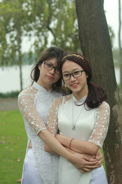 Áo dài trắng ảnh nền chị chị em em mong manh [6UPNRL]
