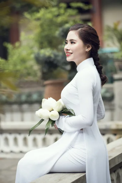 Áo dài trắng nền nã hoa [HPW3WQ]
