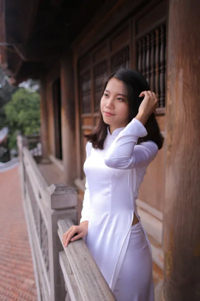 Yêu kiều áo dài trắng lễ chùa [L0WEGA]